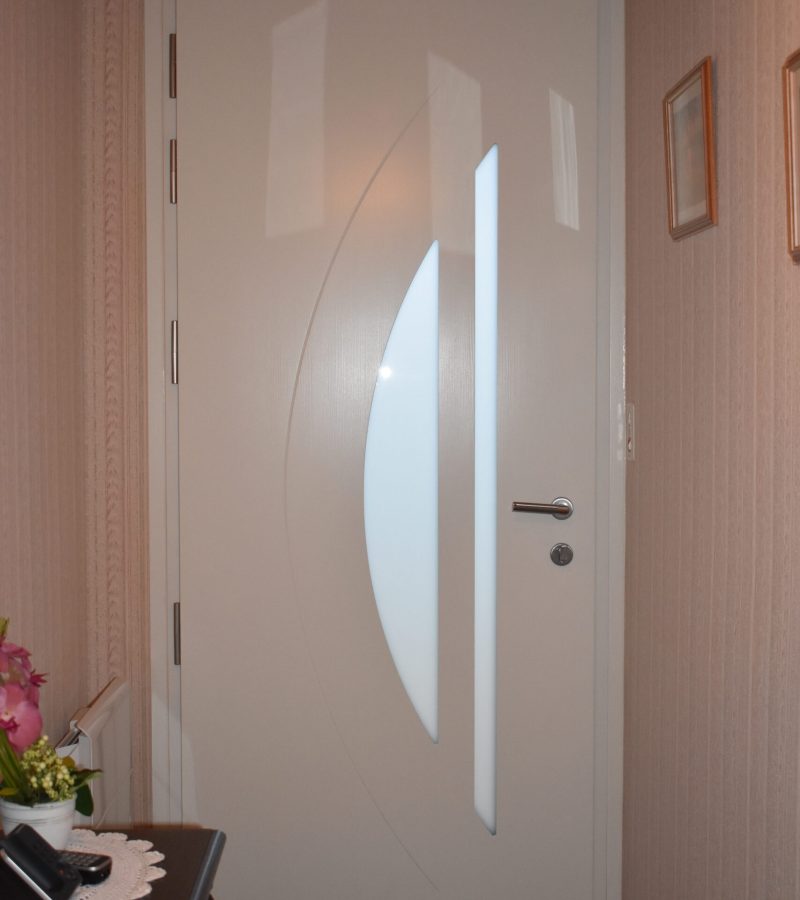 Porte d'entrée comprenant la dépose totale